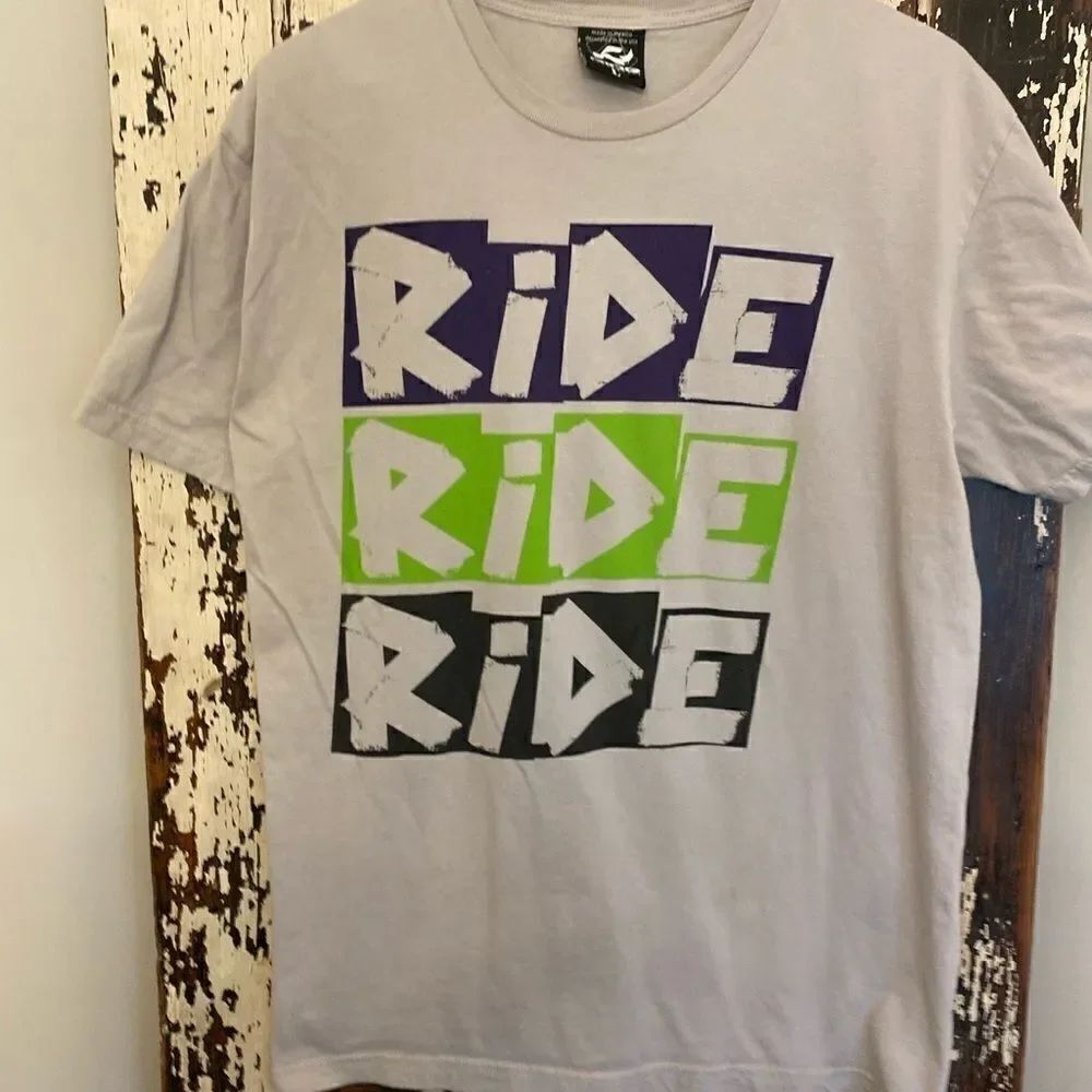 EUC Ride Snowboards spell out T-shirt. Size L.